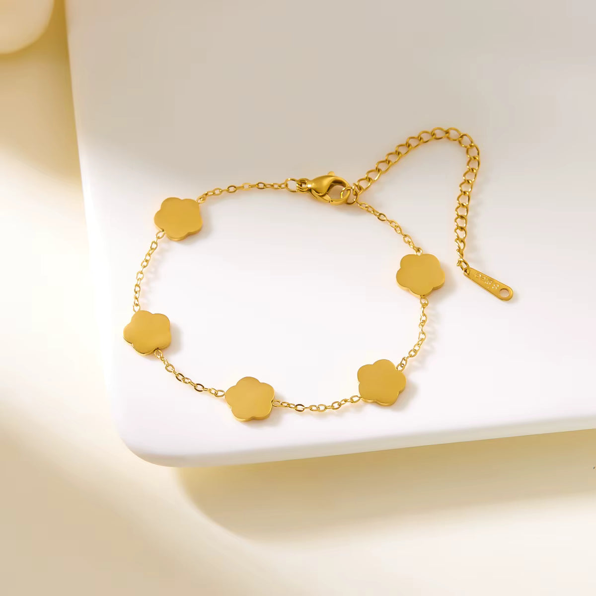 Gold Clover Charm Bracelet – Minimalist 5 Flower Stainless Steel Chain Bracelet for Women