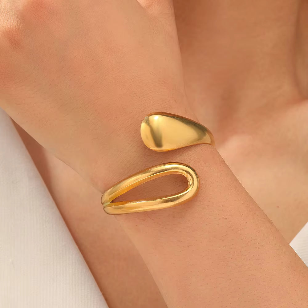 Minimalist Gold Open Cuff Bracelet – Modern Sculptural Adjustable Bangle