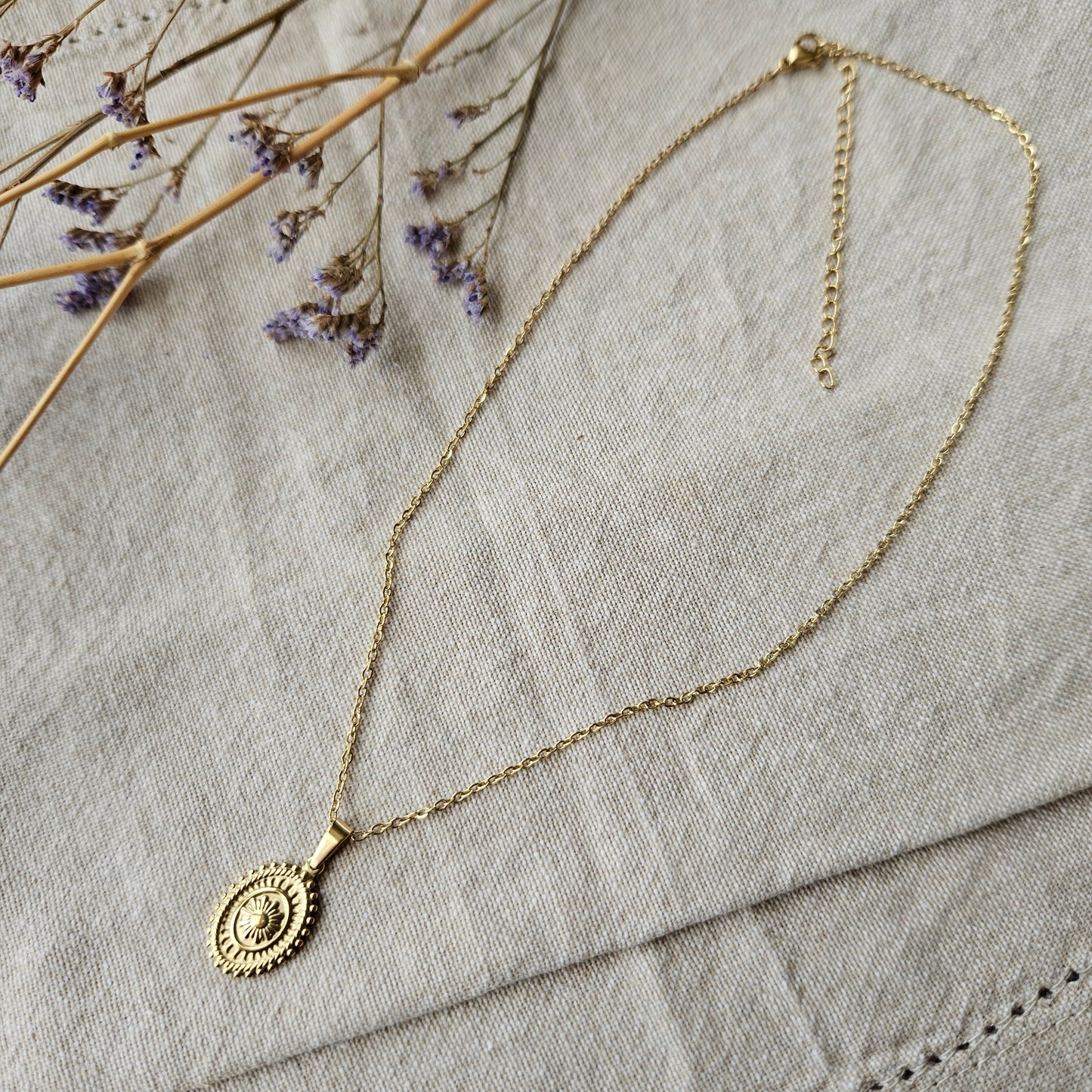 Gold Sun Medallion Pendant Necklace – Vintage-Inspired Design
