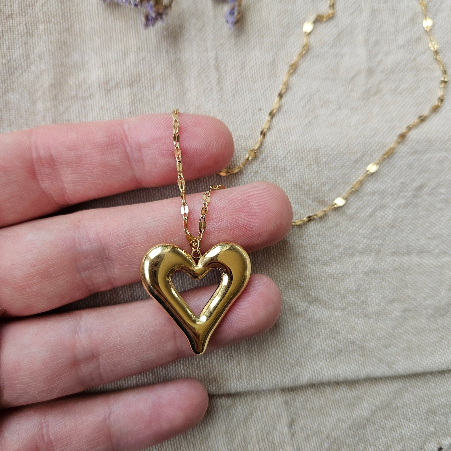 Gold Open Heart Pendant Necklace – Modern Sculptural Design