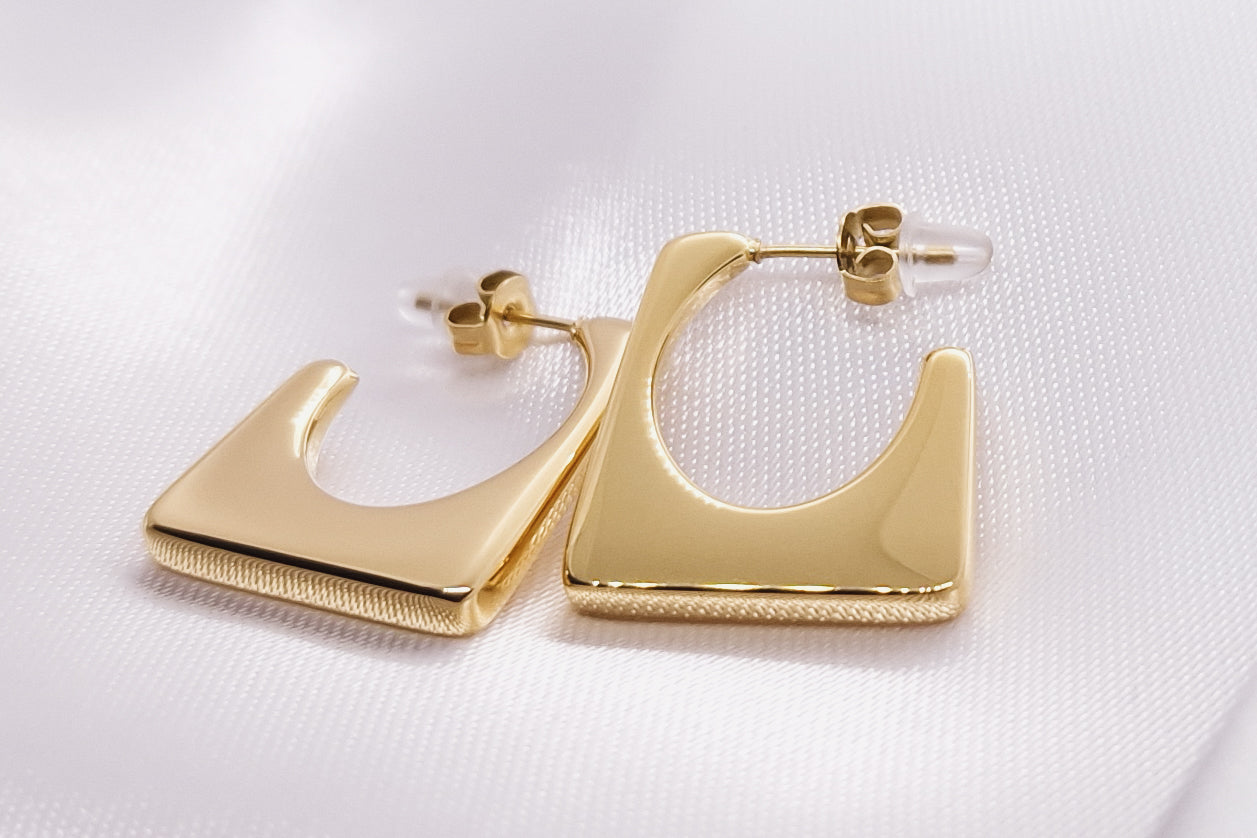 Chic Carryall: Handbag-Inspired Earrings