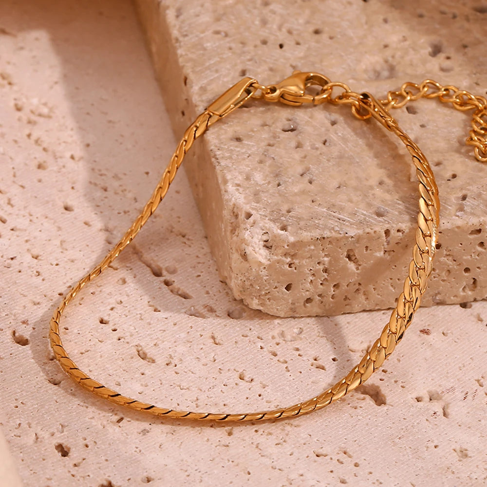 Gleaming Serpentine Flat Bracelet