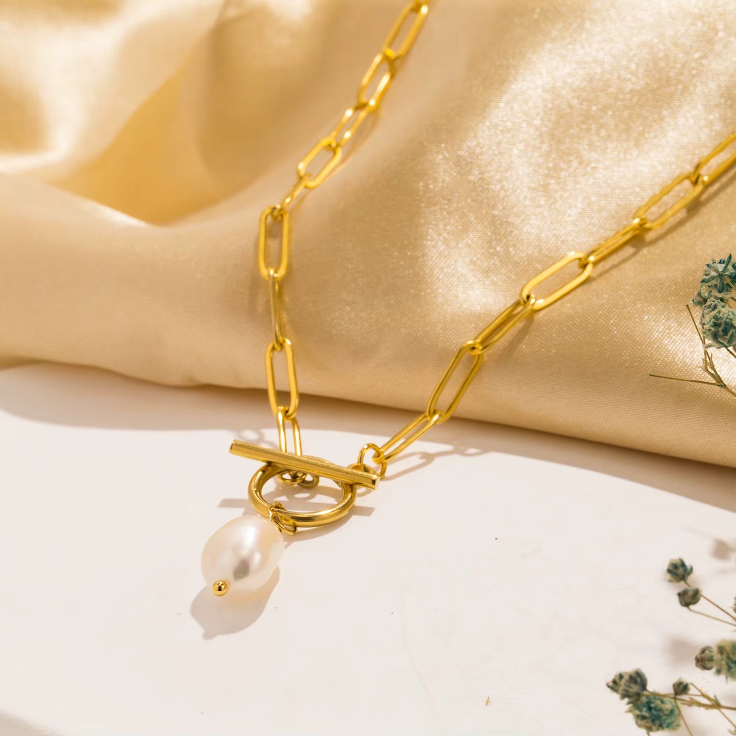 Gold Paperclip Chain Necklace with Freshwater Pearl Pendant | Statement Toggle Clasp Necklace