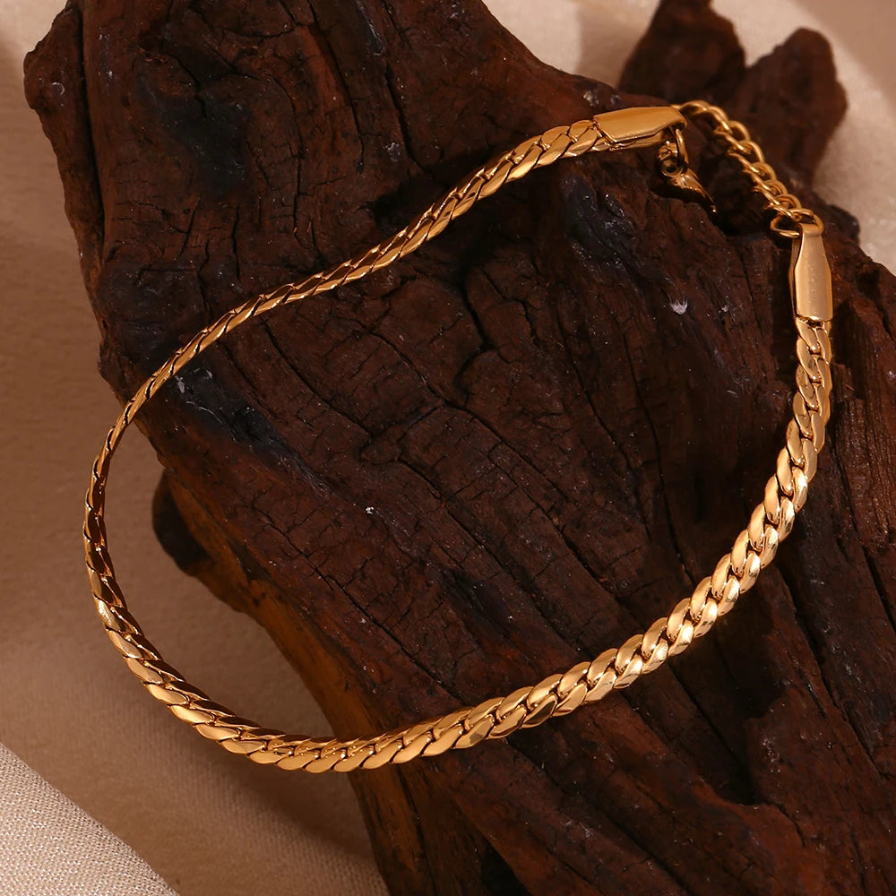 Gleaming Serpentine Flat Bracelet