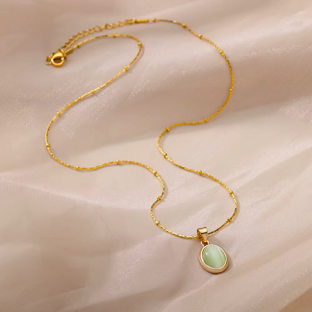 Green Stone Gold Pendant Necklace – Minimalist Natural Gemstone Jewellery