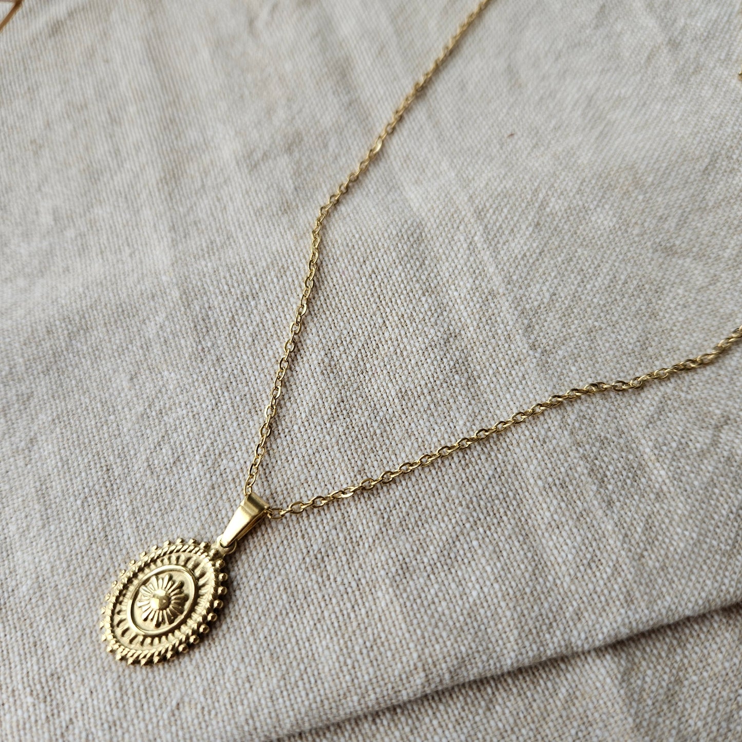 Gold Sun Medallion Pendant Necklace – Vintage-Inspired Design