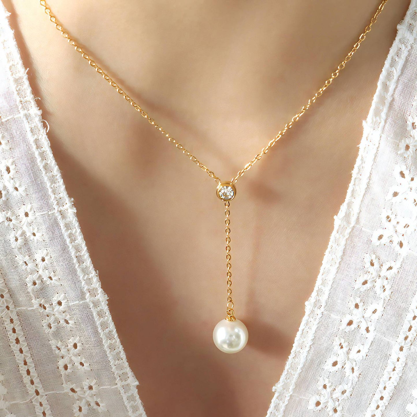Simplicity in Glamour: One Pearl, One Zirconia