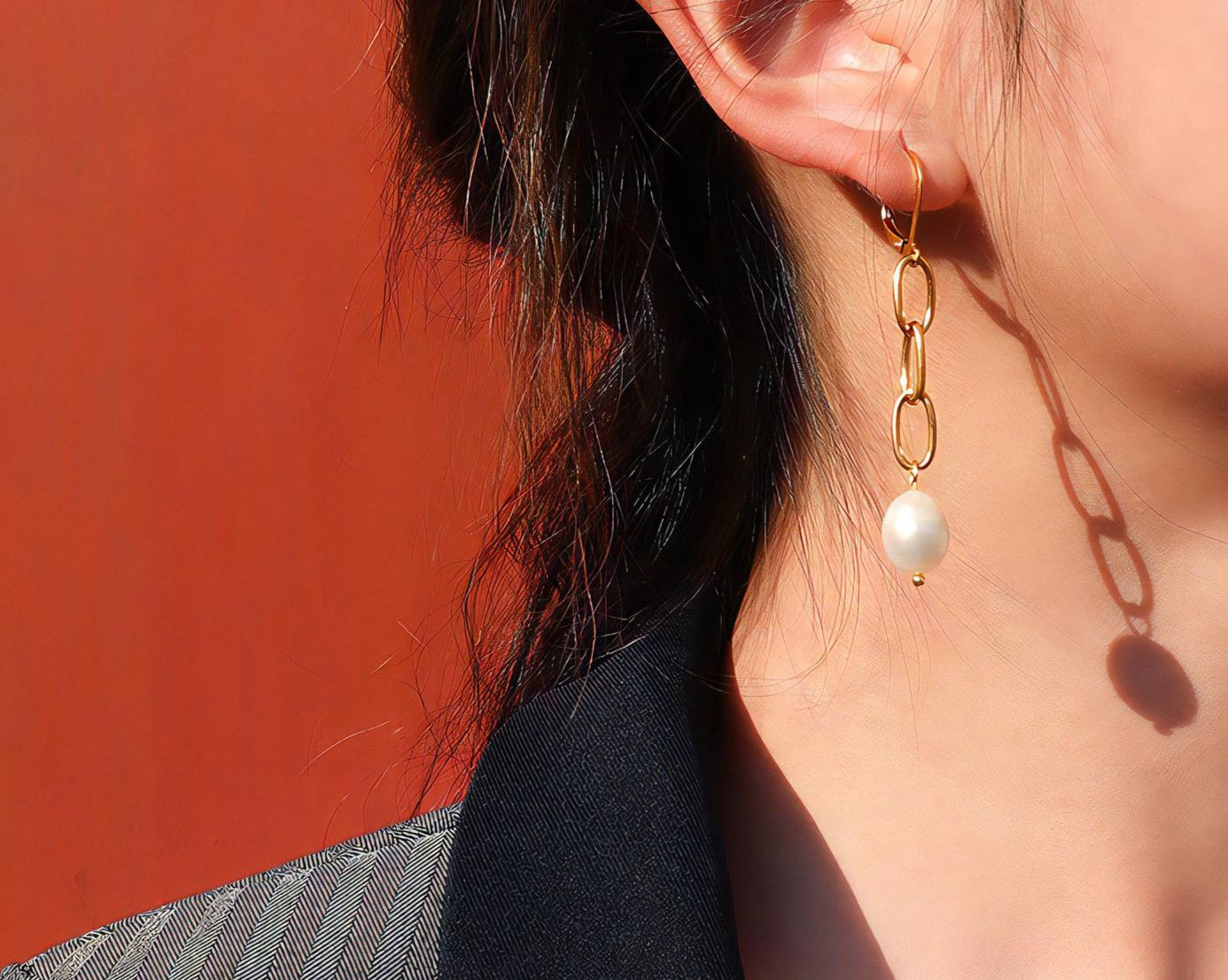 Ethereal Harmony: Chain and Baroque Pearl Earrings